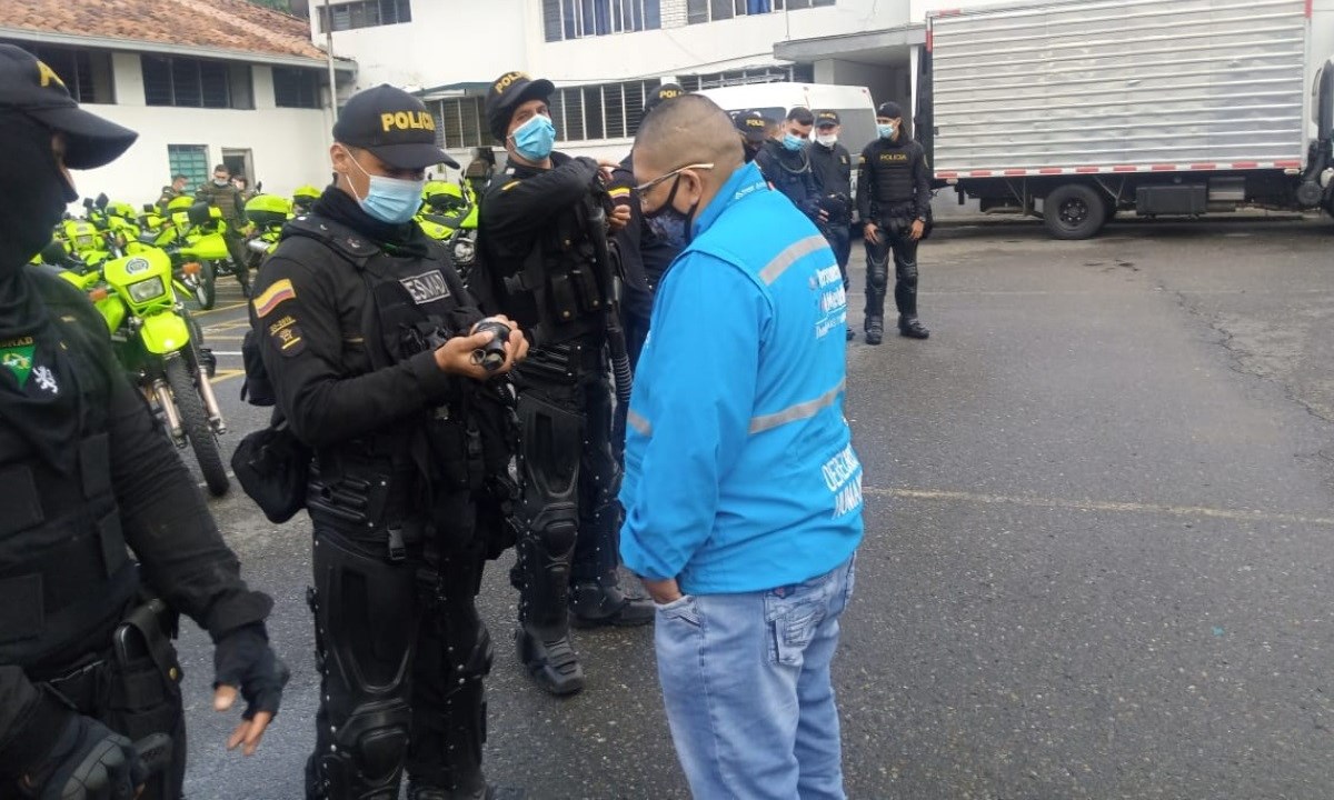 FOTOS: Ya iniciaron las verificaciones, Personería de Medellín revisa el armamento del ESMAD 1 paro marchas medellin personeria