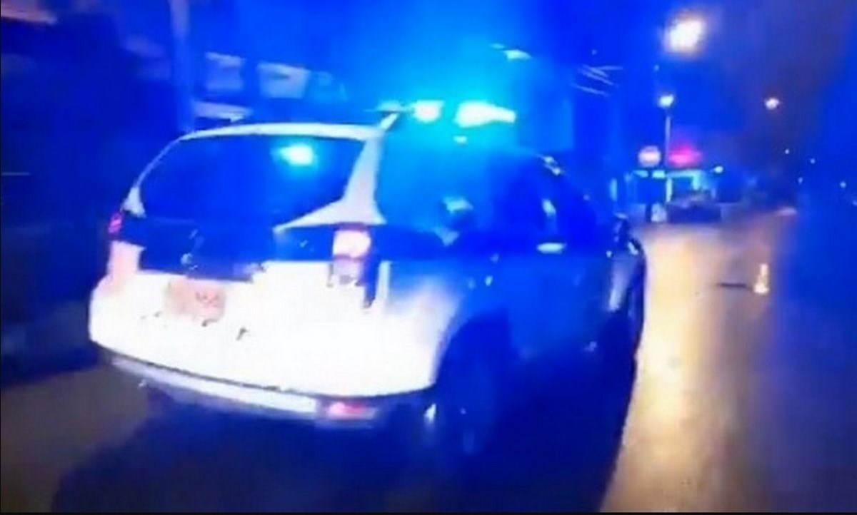 Cogieron a dos sujetos que habrían 'destruido' una patrulla de la Policía 1 patrulla policia