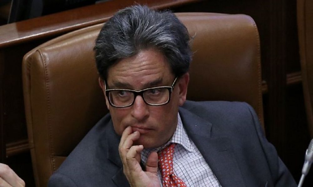 políticos-renuncia-Alberto-Carrasquilla