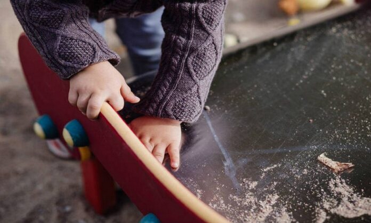Cuidado con sus hijos: Profesora obligó a una niña de 3 años a comer heces 1 profesora-niña-heces