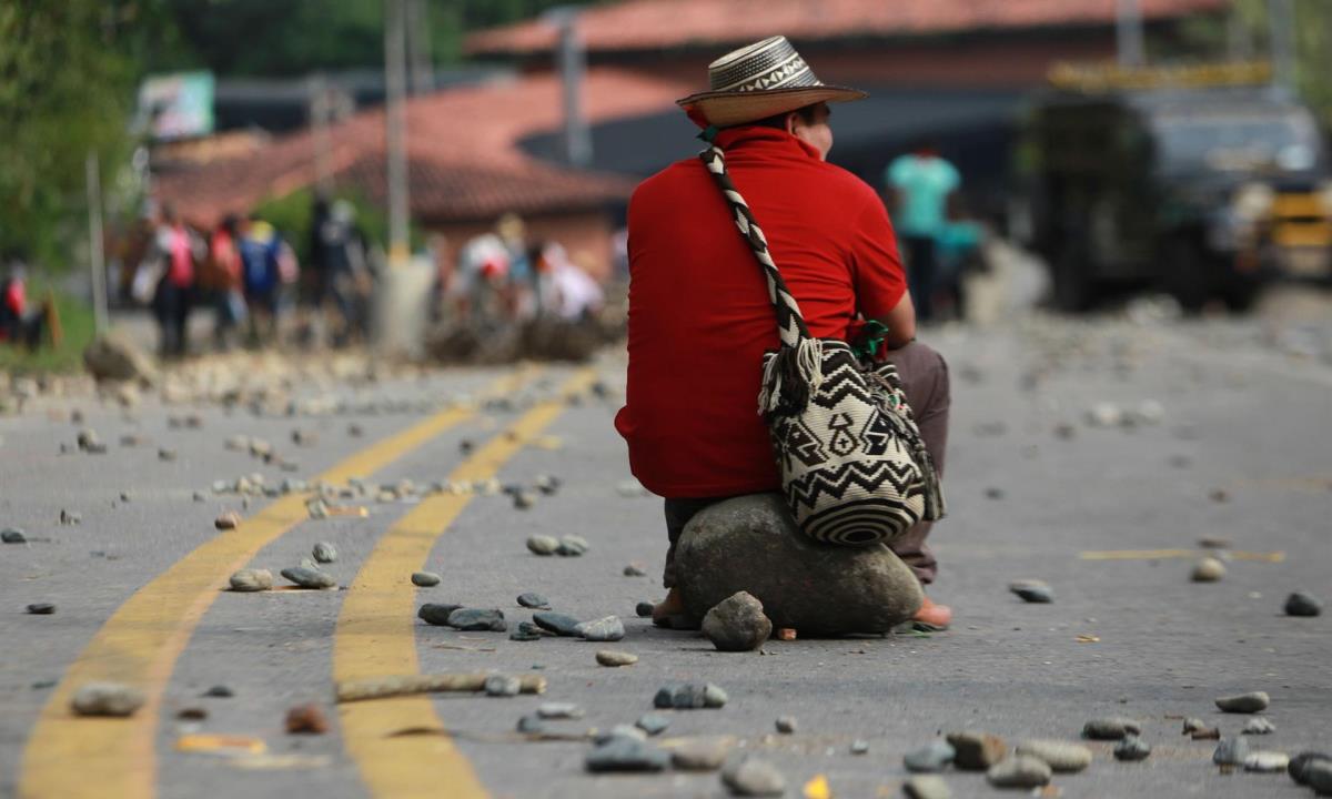 Los bloqueos por las protestas, otro golpe a la economía colombiana 1 bloqueos