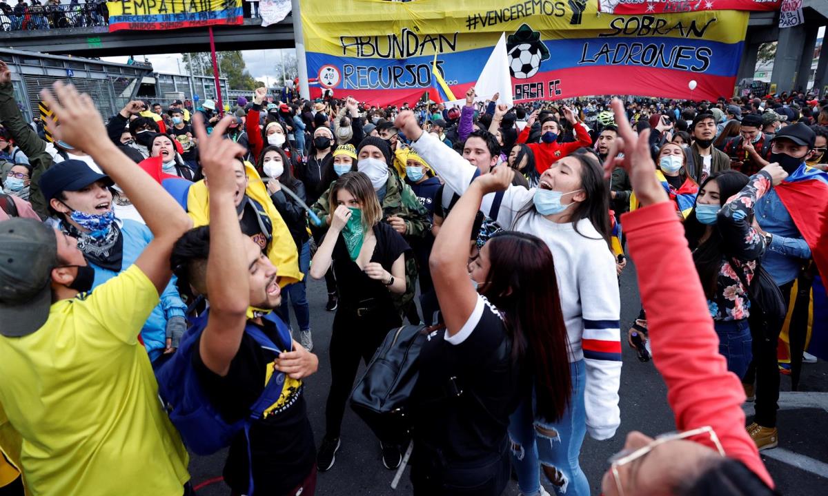 Las marchas en Colombia contra el Gobierno de Duque completan 18 días 3 Cientos de personas fueron registradas este sábado al participar en una nueva jornada de protestas, durante el día 18 del Paro Nacional contra el gobierno del presidente Iván Duque, en Bogotá (Colombia). EFE/Mauricio Dueñas Castañeda