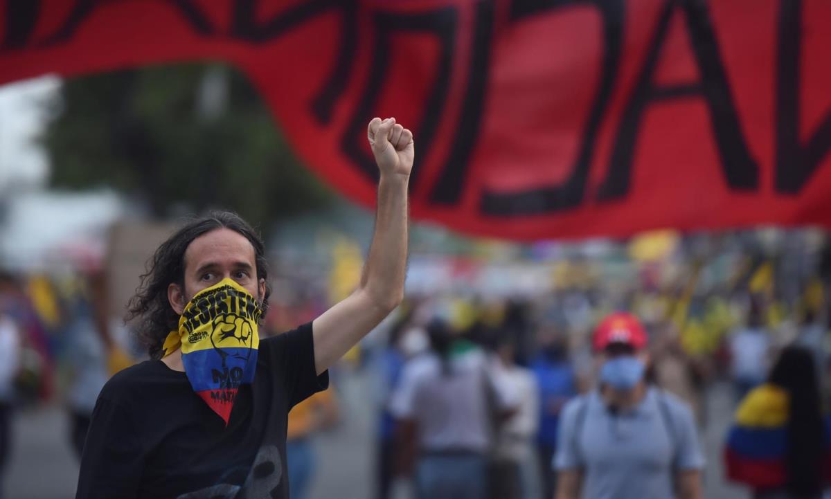 Condenan la violencia de "ambas partes" en las marchas de América Latina 1 violencia