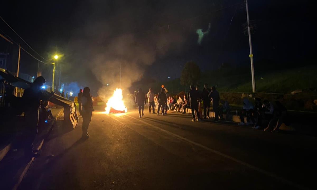 FOTOS: Manifestantes con armas blancas bloquean vías en Manizales 3 protestas manizales2