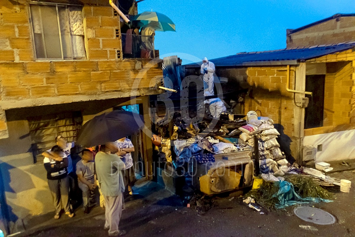 FOTOS Y VIDEO: Hombre murió calcinado dentro de una casa en el barrio La Pradera de Medellín 5 quemado4
