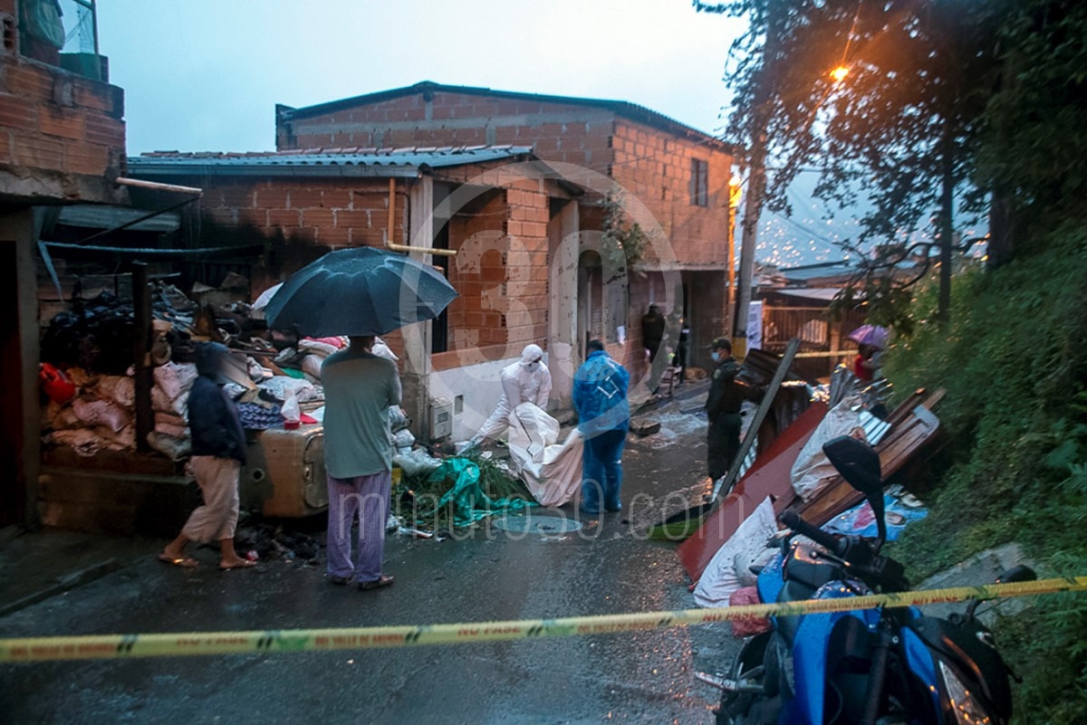 FOTOS Y VIDEO: Hombre murió calcinado dentro de una casa en el barrio La Pradera de Medellín 7 quemado6