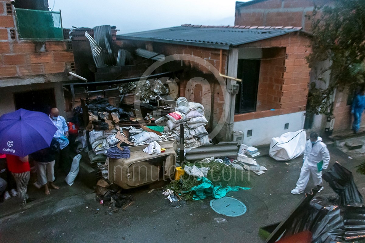 FOTOS Y VIDEO: Hombre murió calcinado dentro de una casa en el barrio La Pradera de Medellín 9 quemado8
