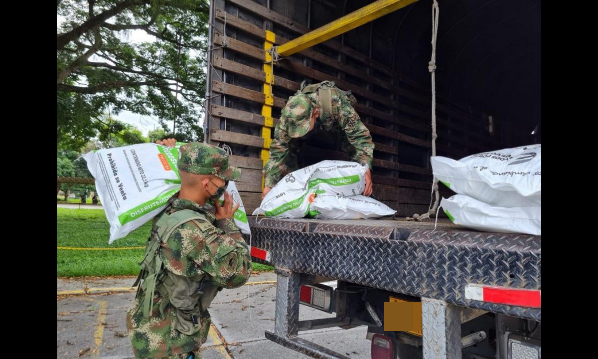 Bienestarina represada por bloqueos ya está siendo movilizada por el ICBF y el Ejército 1 Bienestarina represada por bloqueos ya está siendo movilizada por el ICBF y el Ejército