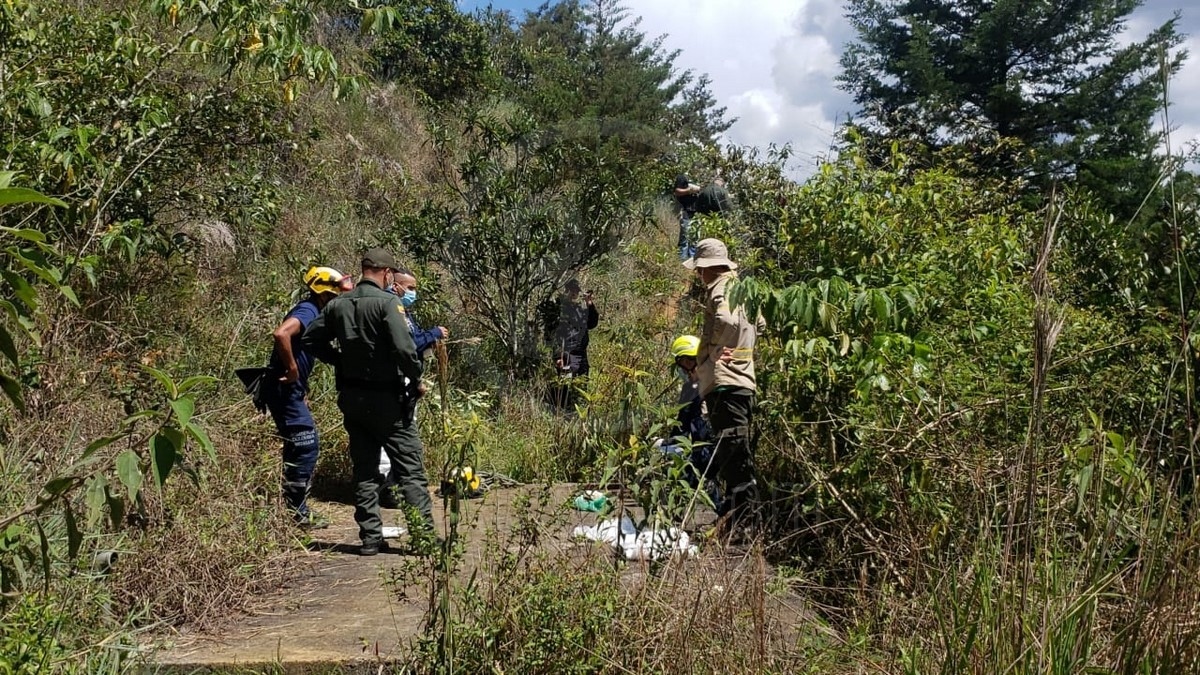 FOTOS Y VIDEOS: Encontraron un muerto dentro de un tanque de agua vacío en el cerro Pan de Azúcar 3 tanque2