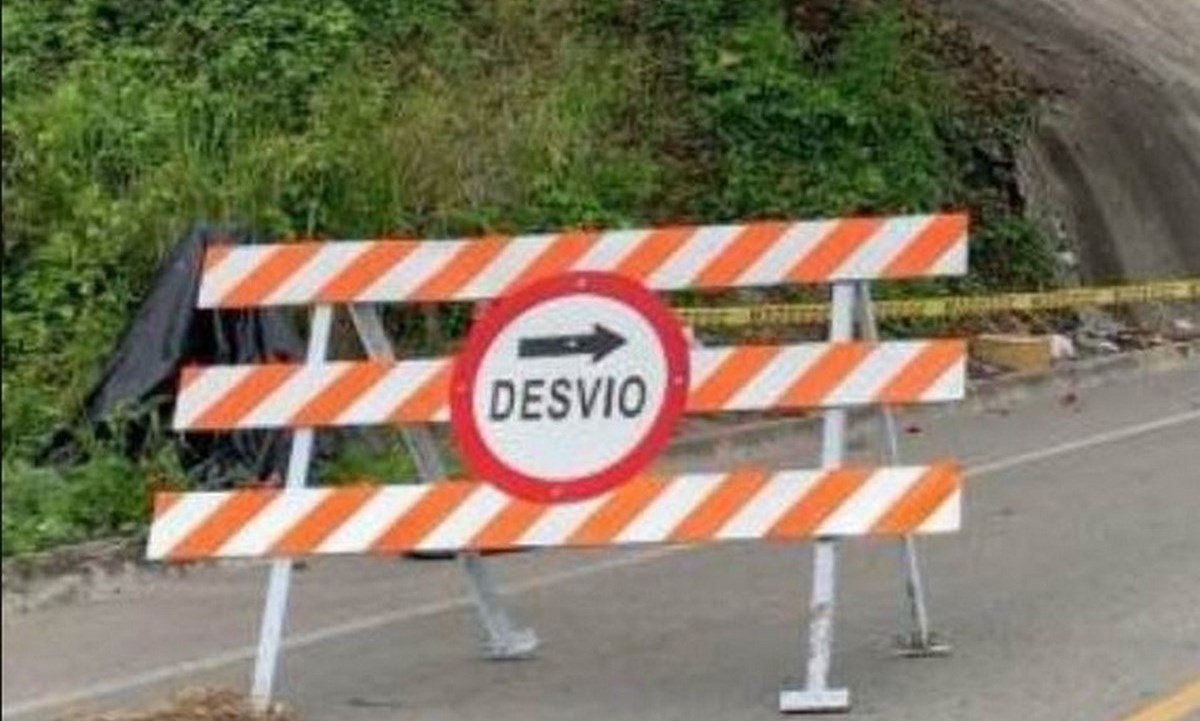 ¡OJO! Vía Quibdó - La Mansa presenta cierre debido a un derrumbe 1 via cerrada derrumbe