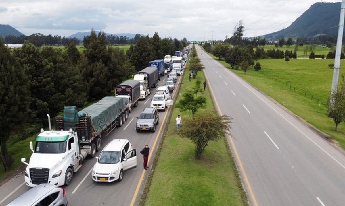 Vías cerradas y otras con paso intermitente por manifestaciones en Antioquia 1 vias antioquia