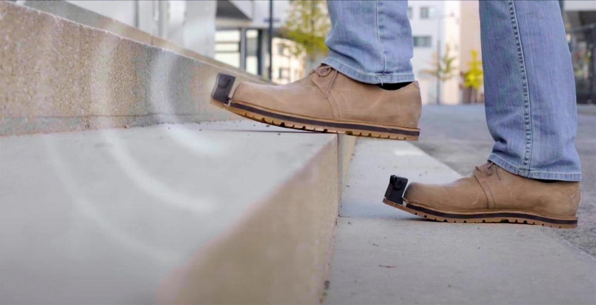 Los "zapatos inteligentes" que avisan a los invidentes de los obstáculos 1 EFE/ Tec-Innovation/Daniel Gepp