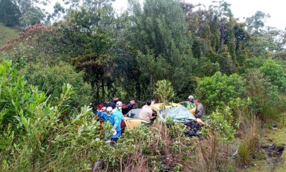 ¡Tragedia! Cinco personas muertas tras accidente en la vía Guarne - Aeropuerto de Rionegro ¡Tragedia! Cinco personas muertas tras accidente en la vía Guarne - Aeropuerto de Rionegro