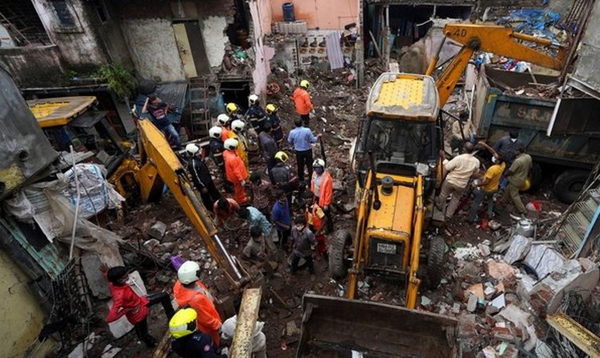 Al menos 11 muertos al caer un edificio en Bombay 1 Bombay