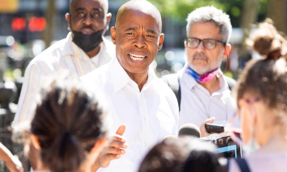 Escrutinio corregido a Alcaldía de Nueva York mantiene a Adams a la cabeza