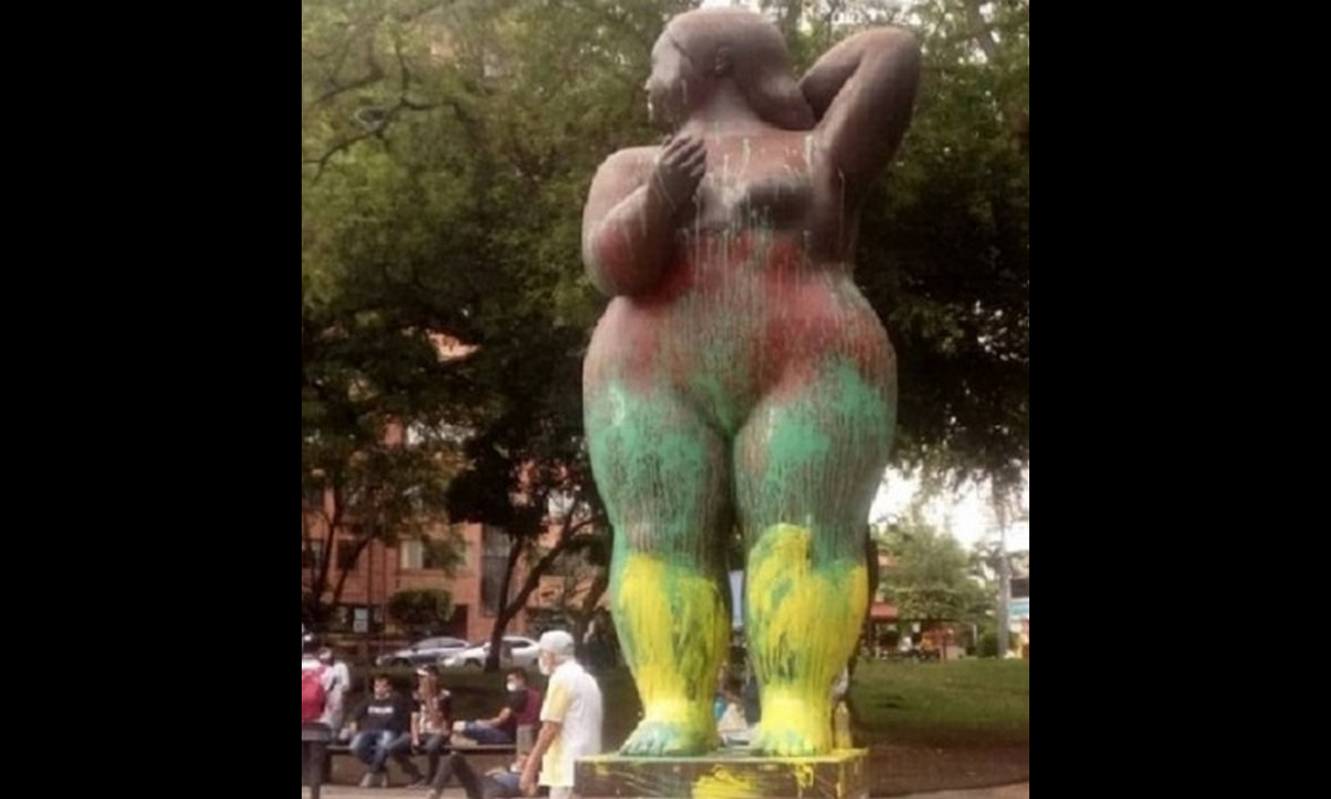 ¡Atrevidos! Vandalizaron 'La Gorda' de Botero ubicada en el parque San Pío de Bucaramanga 1 Vandalizaron 'La Gorda' de Botero ubicada en el parque San Pío de Bucaramanga