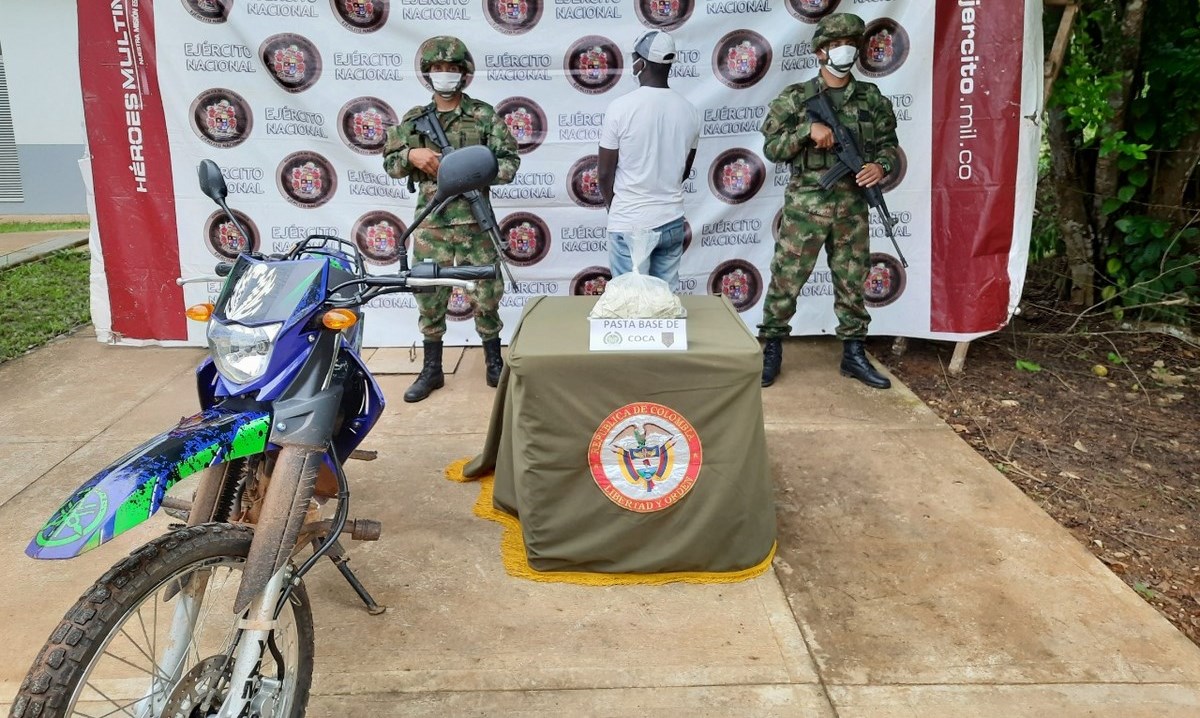 Lo 'agarraron' mientras se movilizaba con pasta base de coca 1 Guaviare pasta base de coca 1 1