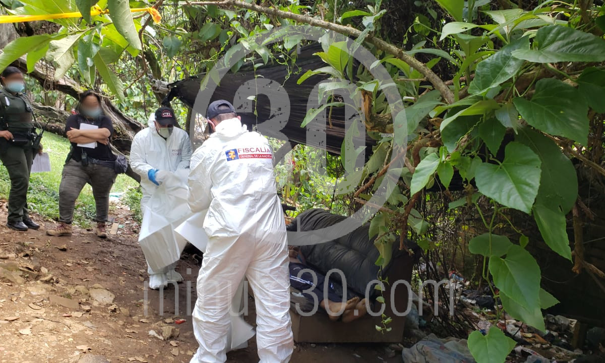 EN FOTOS Y VIDEO: ¿Qué le pasó? En un ‘cambuche’ de Villatina encontraron a un joven muerto 1 Villatina