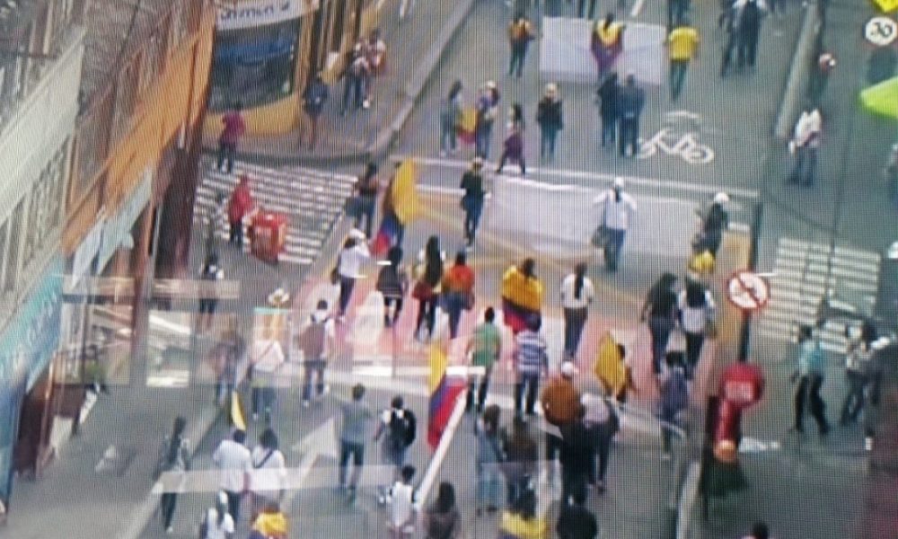 Manifestación llega a la Plaza de Bolívar en Manizales