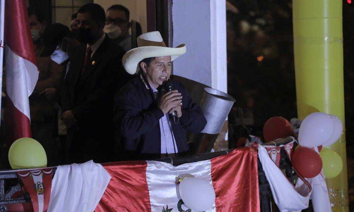 Pedro Castillo mantiene 71.000 votos de ventaja y se acerca a la victoria en Perú 1 Pedro Castillo