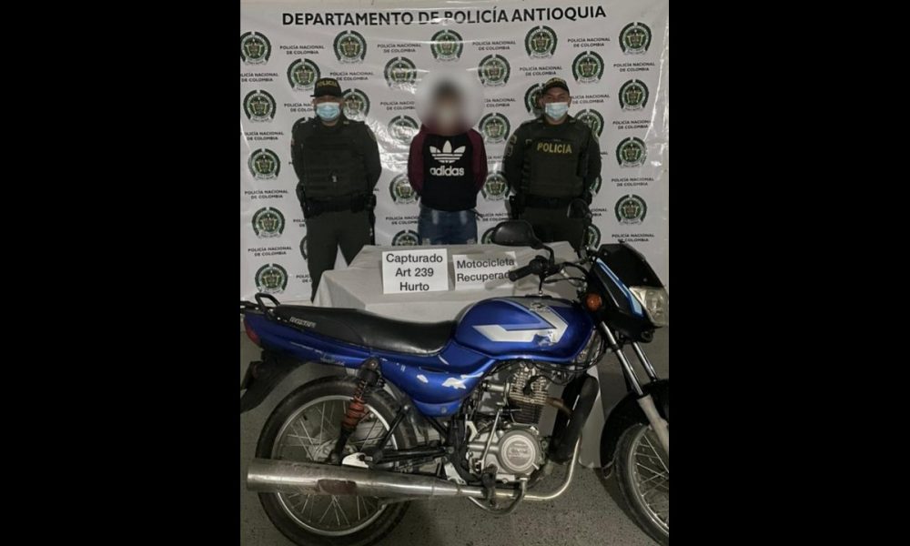 En Rionegro pillaron a este sujeto en una moto robada
