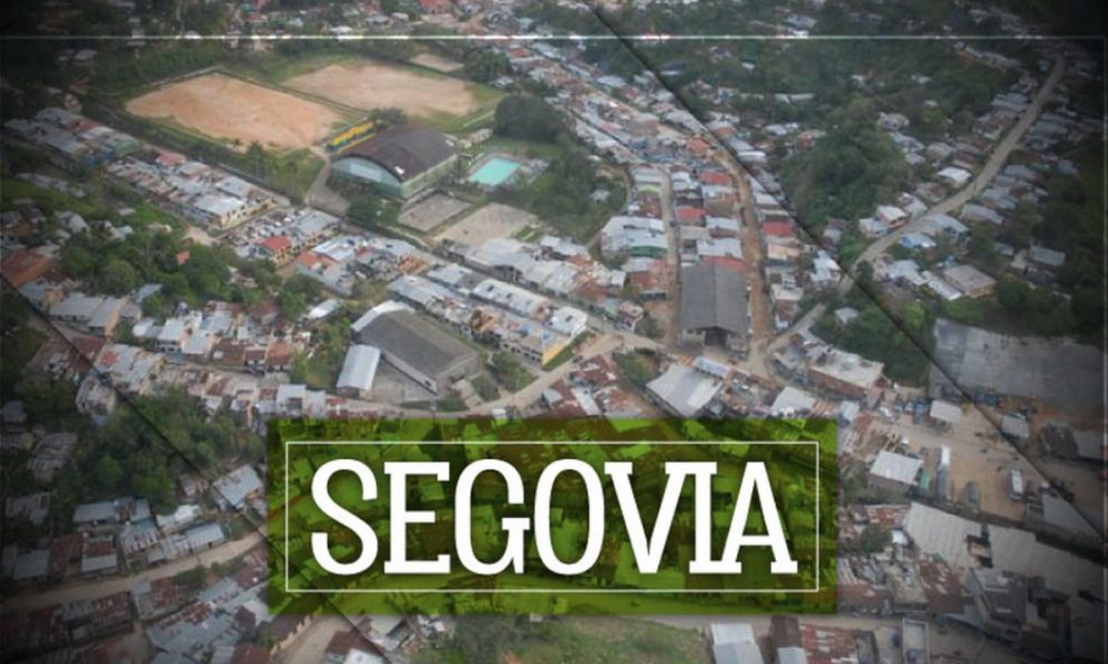 [VIDEO] Sujetos llegaron disparando a una mina en Segovia y asesinaron a un niño de dos años