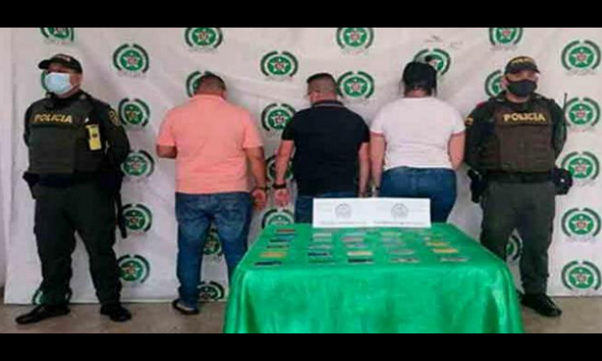 ¡Tenga cuidado! Así operaban estos sujetos que se dedicaban al cambiazo de tarjetas en cajeros electrónicos 1 ¡Tenga cuidado! Así operaban estos sujetos que se dedicaban al cambiazo de tarjetas en cajeros electrónicos