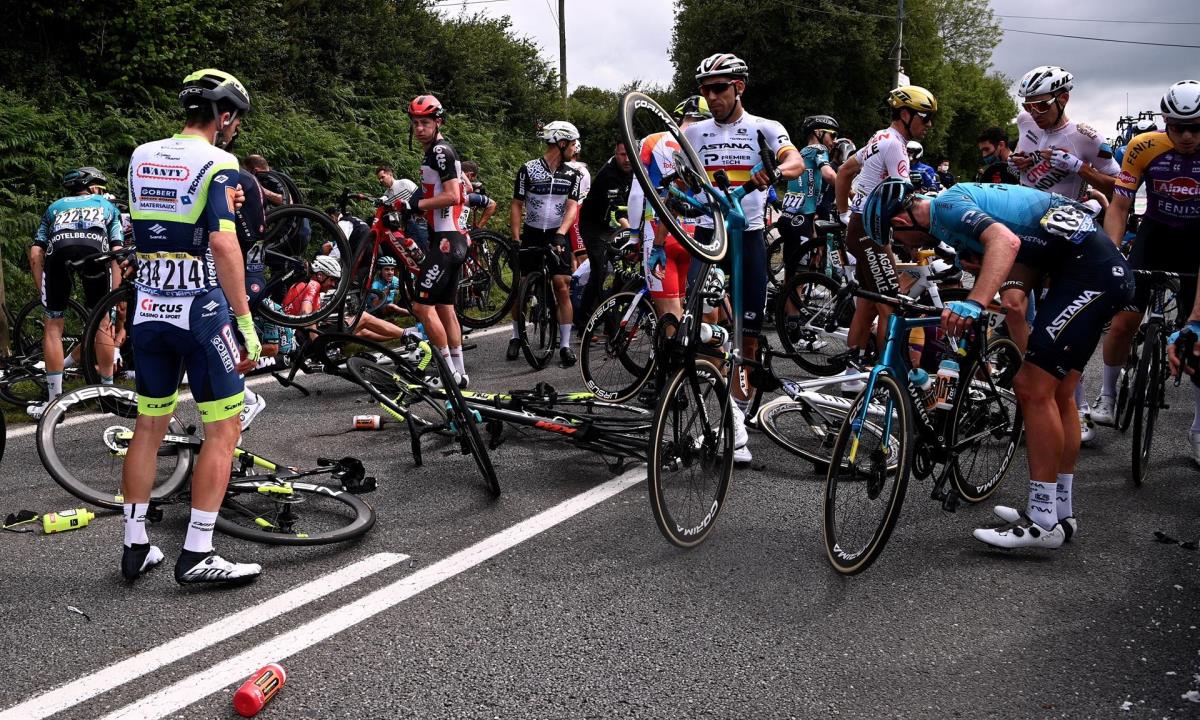 Detenida la espectadora que causó la caída durante la primera etapa del Tour de Francia 1 Tour de Francia