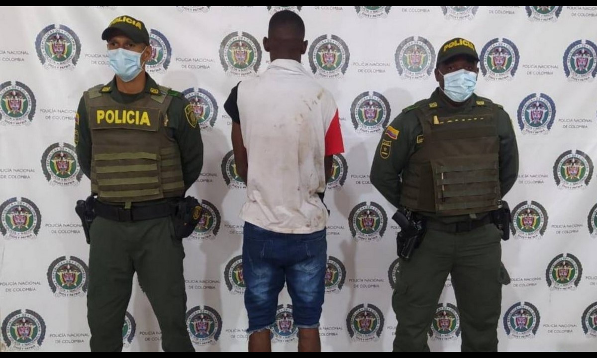 ¡No pues, tan 'machito'! A este lo capturaron cuando agredía a una mujer ¡No pues, tan 'machito'! A este lo capturaron cuando agredía a una mujer