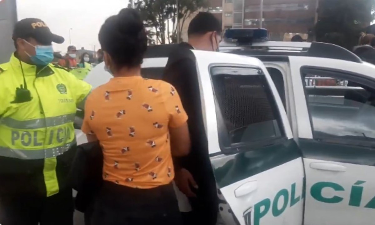 VIDEO: "Extranjeros" pillados robando en transmilenio 1 captura de extranjeros en transmilenio