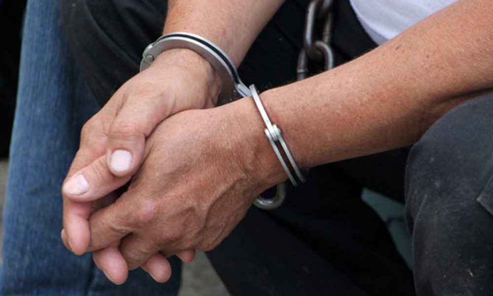 En Miranda un tipo atacó a su amigo con un cuchillo por que no le dio 2 mil pesos