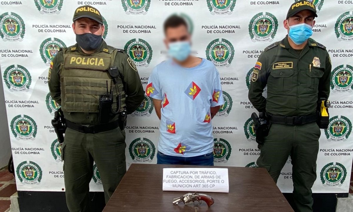 Capturado en El Carmen de Viboral con un arma de fuego Capturado en El Carmen de Viboral con un arma de fuego