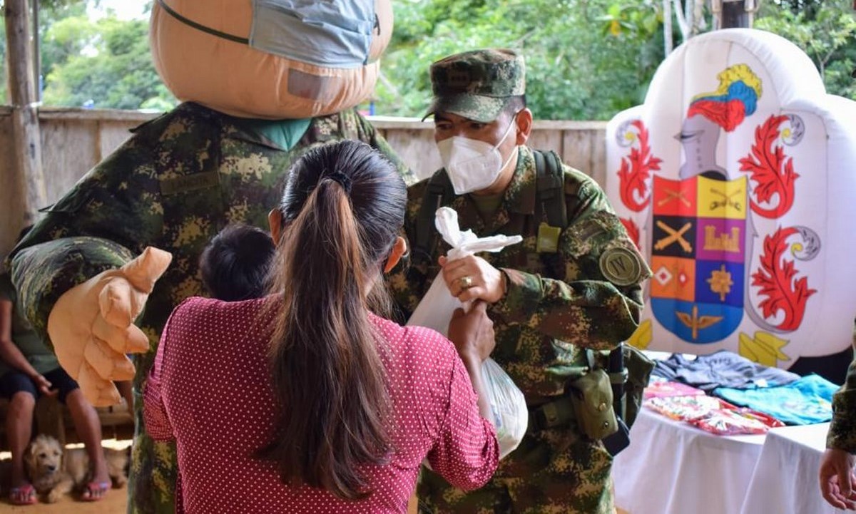 Ejército entregó mercados a comunidad indígena en Mitú, Vaupés 1 ejercito mercados vaupes 3 1