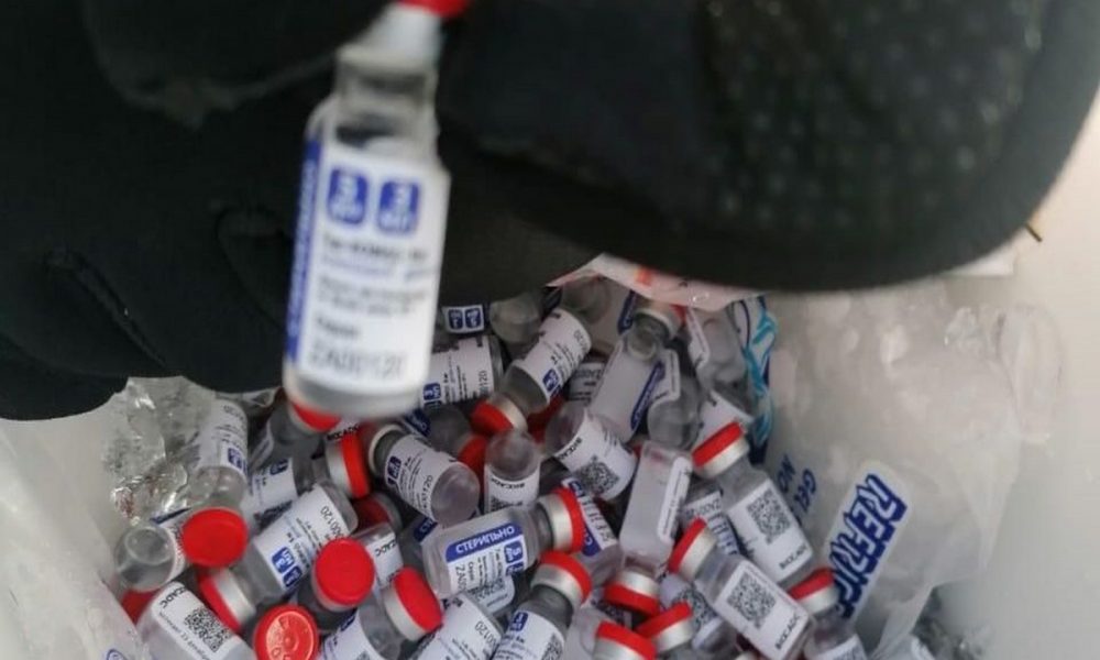 hombre-vacunas-Covid-19-prisión