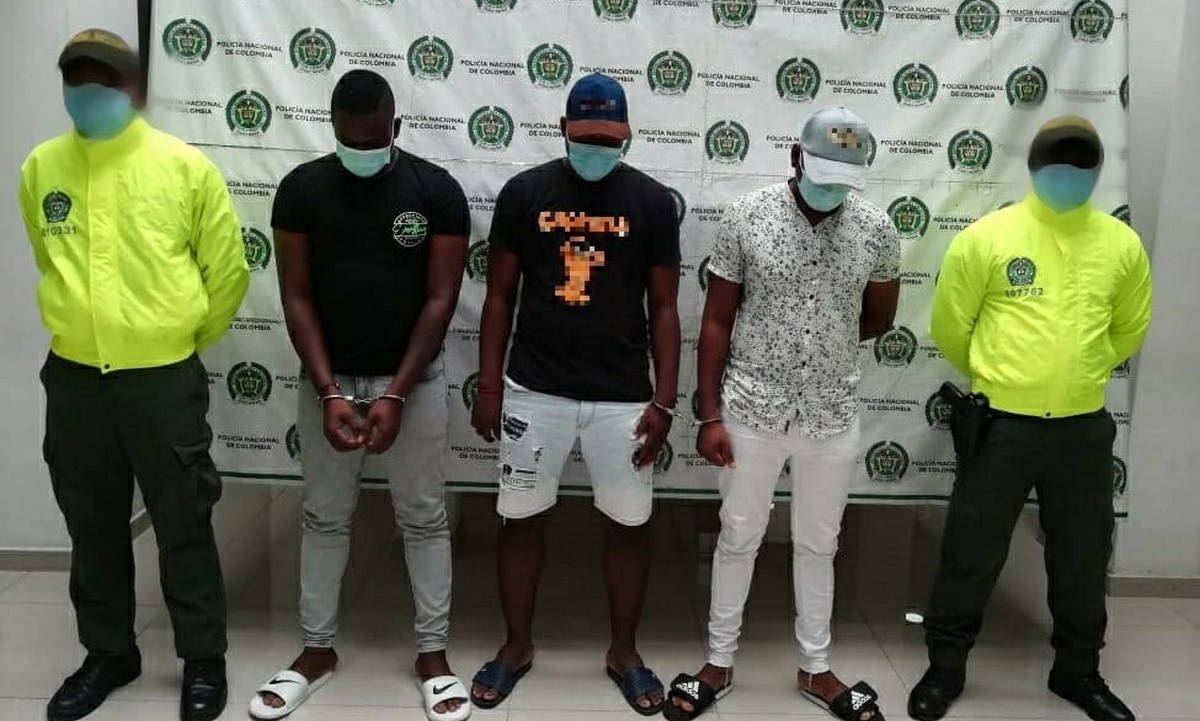 hombres capturados droga hurto