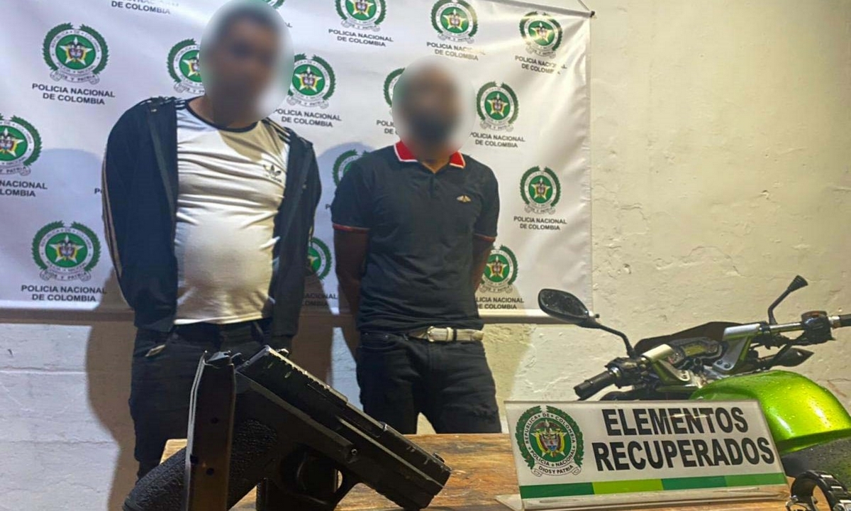 ¡Por bandidos! Capturaron a dos hombres que habían robado a un ciudadano en El Poblado 1 hombres-capturados-hurto-Medellín
