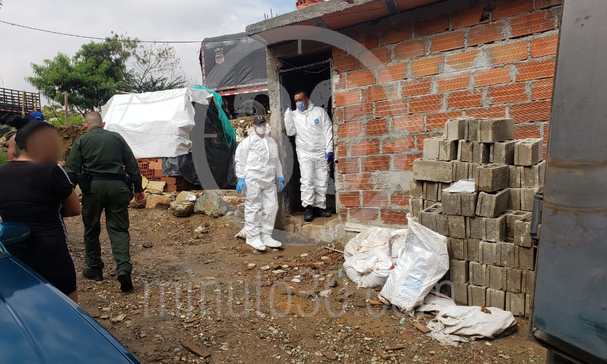 FOTOS Y VIDEO: ¿Por robarle? Encontraron a un hombre muerto en una vivienda del barrio Sinaí 1 Sinaí