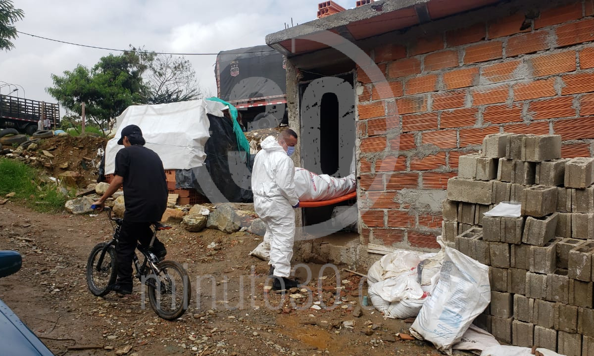 FOTOS Y VIDEO: ¿Por robarle? Encontraron a un hombre muerto en una vivienda del barrio Sinaí 4 Sinaí