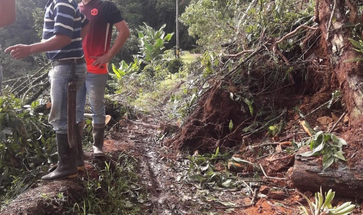 Incomunicados por derrumbes habitantes de la vereda El Tablazo 1 inundaciones vereda El Tablazo 1 1