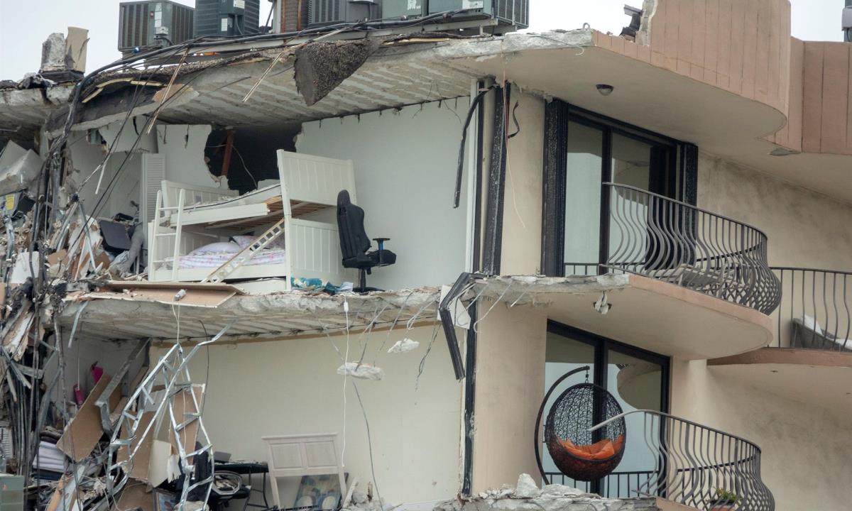 "No quedó nada", dicen asombrados supervivientes del derrumbe en Miami Beach 1 Miami Beach