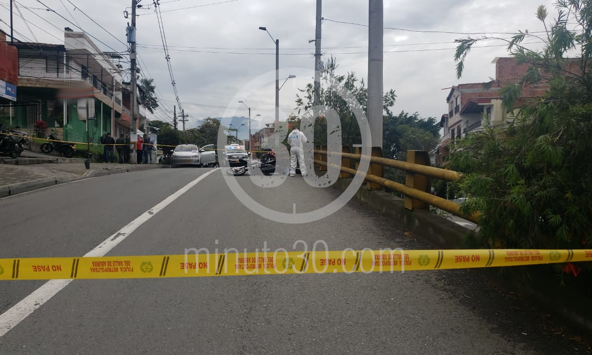 EN VÍDEO: ¡Se lo bajó de la moto! Por la 65 presunto ladrón murió tras ser baleado 4 ladrón