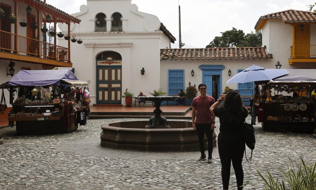 Colombia apuesta por reabrir la economía en medio de lo peor de la pandemia 1 pueblito paisa