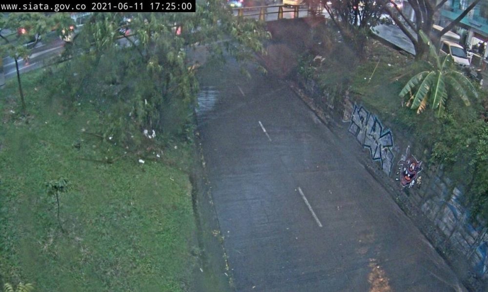 Se inundó el deprimido del Puente de Los Músicos