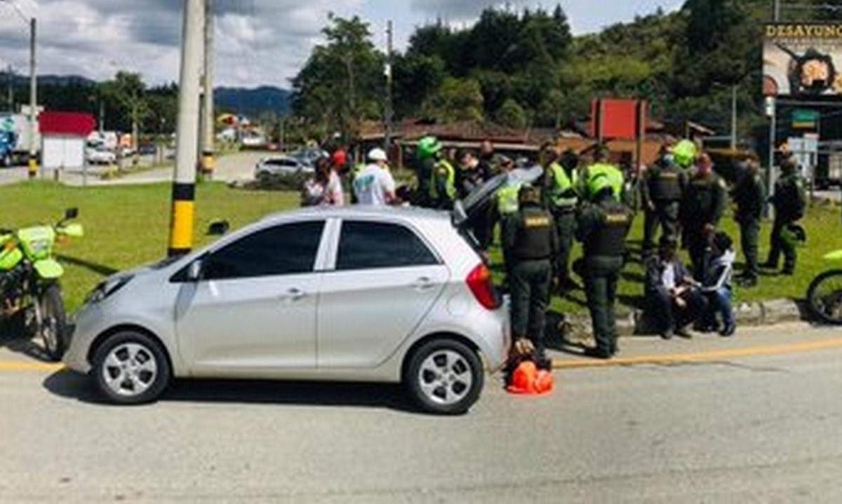 Robaron unas joyas y celular en el Tranvía, los cogieron en Guarne 1 robo hombres capturados guarne