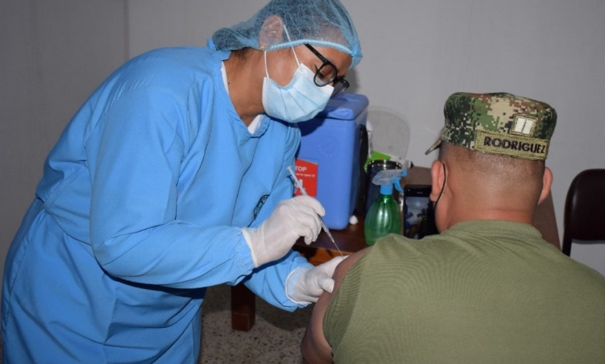 En el Guaviare, soldados son vacunados contra el covid-19 1 soldado vacuna covid