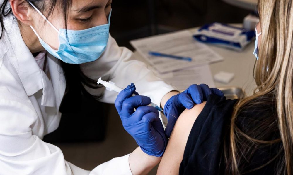 Más de la mitad de los mayores de 12 años ya están vacunados en EE.UU.