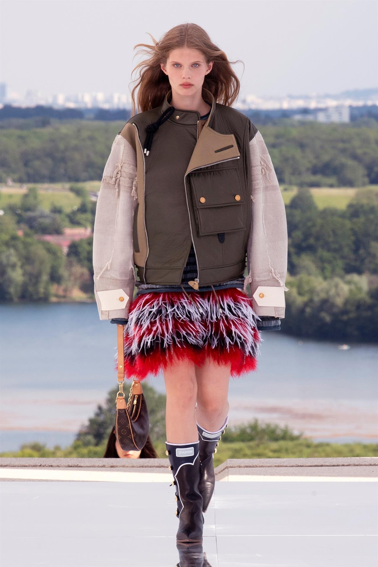 FOTOS: Louis Vuitton apuesta por la geometría en su colección Crucero 1 vuitton1