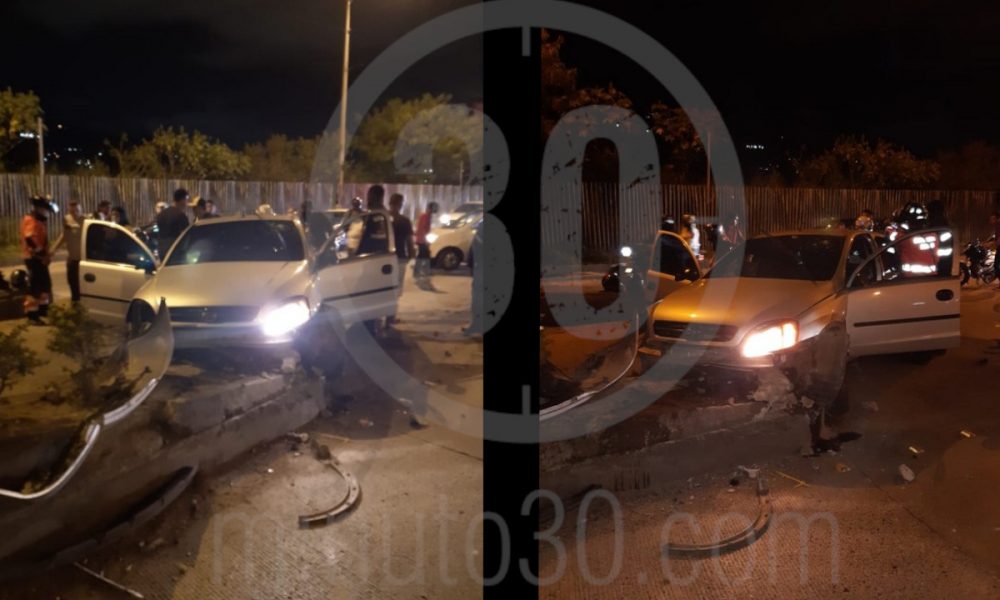 [Fotos] ¡Terrible! Un vehículo chocó con el separador del antiguo peaje, 5 personas resultaron heridas