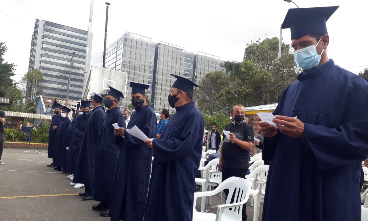 ¡No hay excusas! Habitantes y exhabitantes de calle se graduaron de bachilleres en Bogotá 1 Bogotá