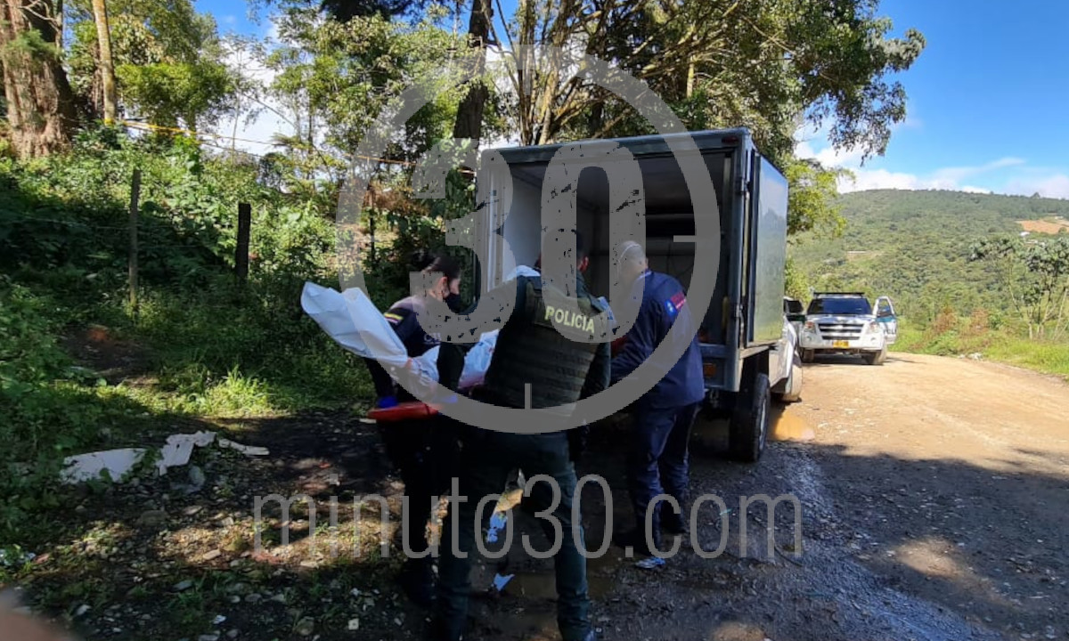 EN FOTOS: Con los pantalones abajo y con múltiples puñaladas encontraron a una mujer muerta 10 CALDAS